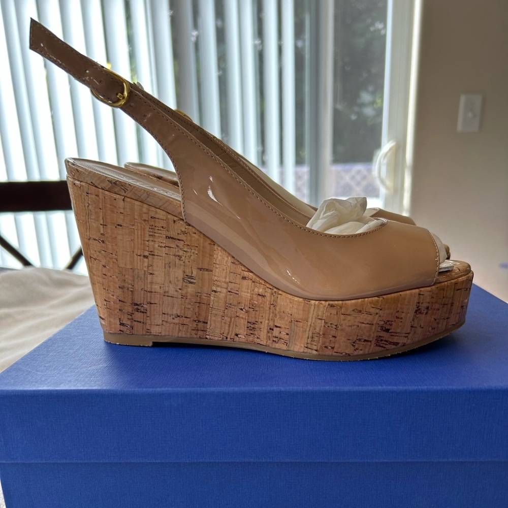 New in Box Stuart Weizman Riviera Wedge Size 7